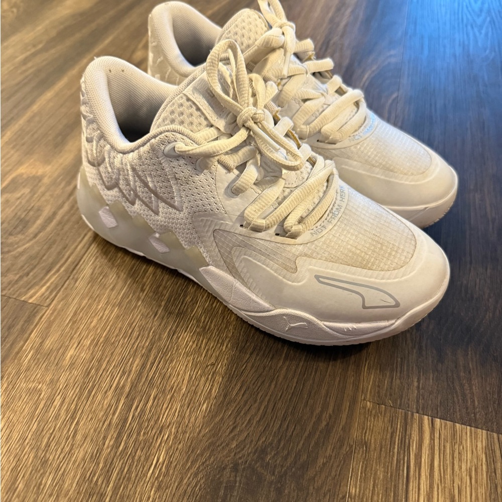 Stylish Cream Sneakers